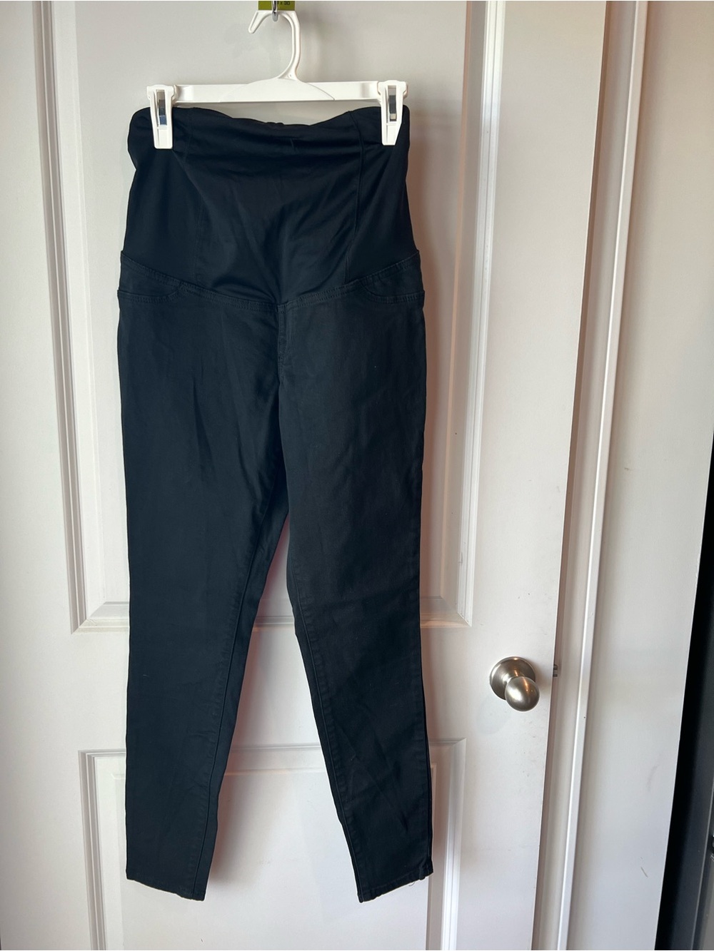 Ingrid & Isabel Black Maternity jeans. Size 4